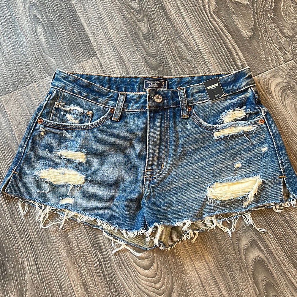 NEW! Abercrombie & Fitch Low Rise Shorts - 26